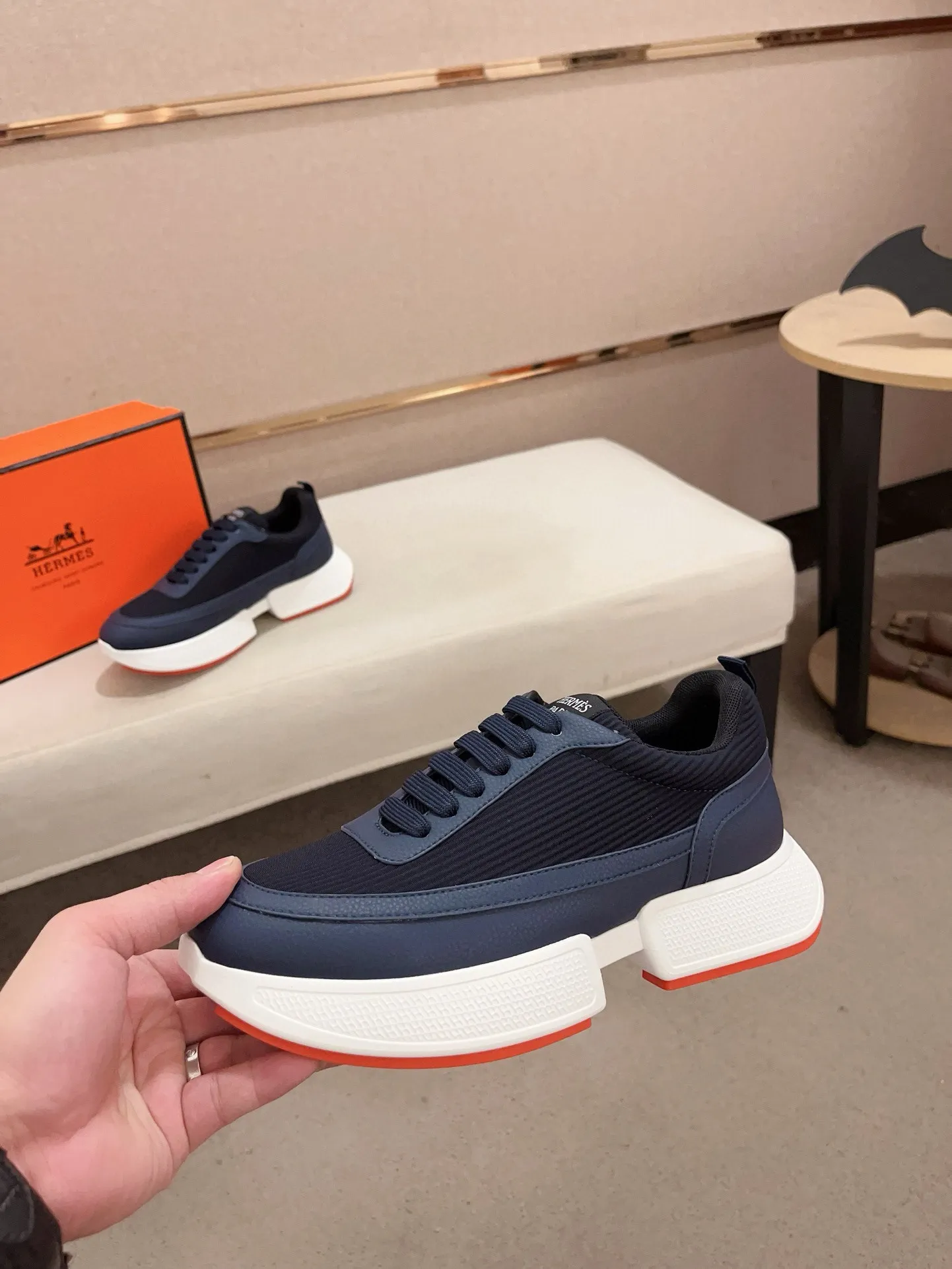 Men's clothing and shoes💰: 440💰《HERMES》【Classic original single version】Hermès; top 🔝purchasing agent🔍🔍men's latest 🇺🇸 counter sales simultaneously, imported from Italy original ▲▲cowhide ▲▲ (high-end, nobility, class) ) Exquisite workmanship (Italian 🇮🇹 imported water-dyed 🐂 cowhide lining) sole: original sole provided by the original factory, ⚠️exclusive double-layer activity·TPR·rubber·combined molded outsole; super comfortable·wear-resistant·non-slip·environmental protection The real thing is more beautiful if you take the real thing (high quality, follow the order). You can enter and exit the counter at will * Number of yards: 38-44 (45 can be customized and cannot be returned or exchanged)